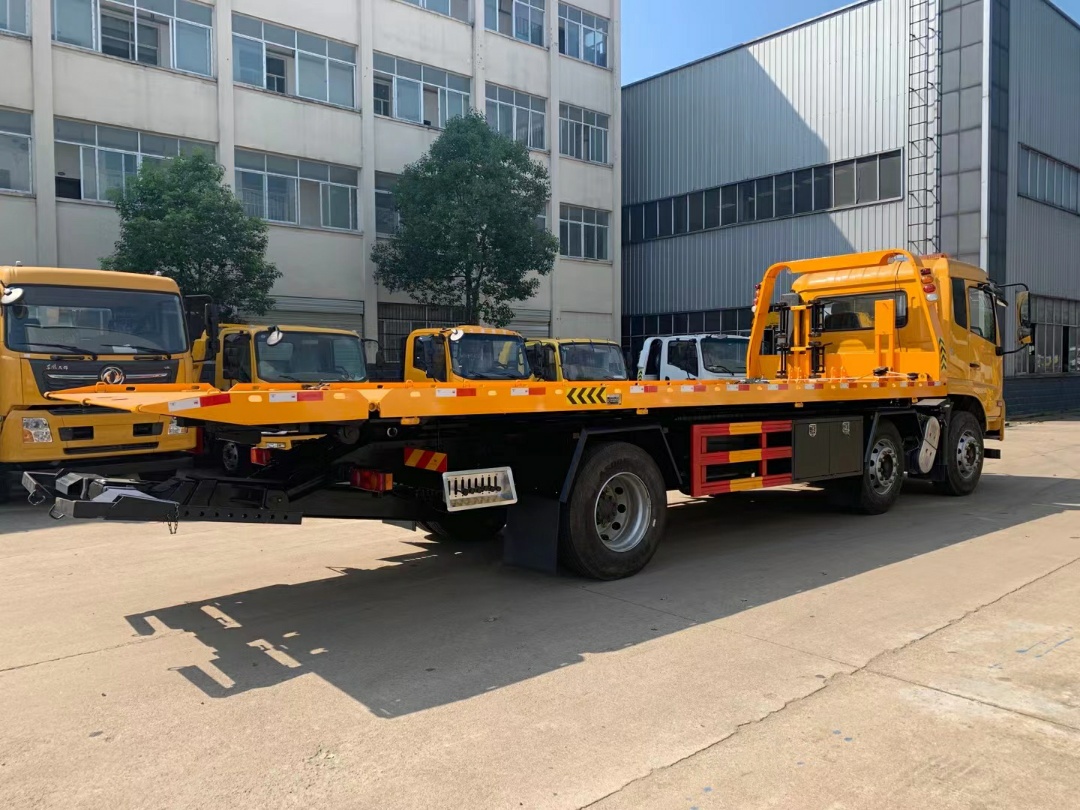 東風(fēng)天錦小三軸清障車(chē)