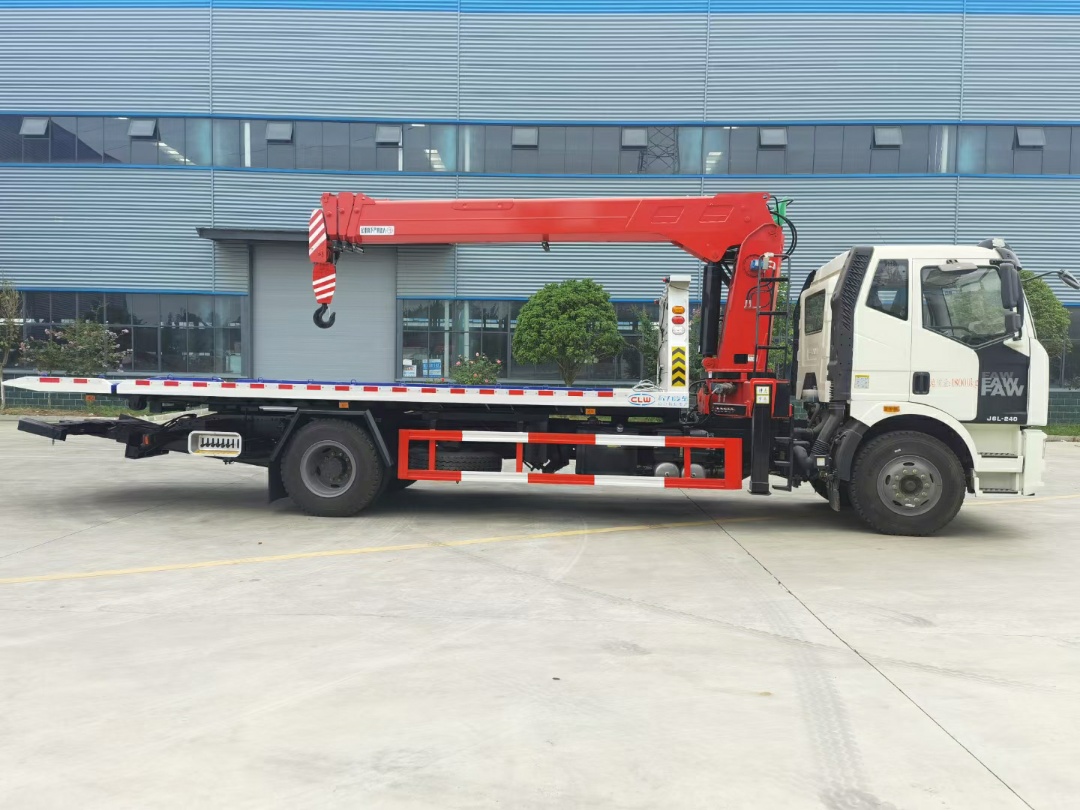 解放帶吊清障車(chē)