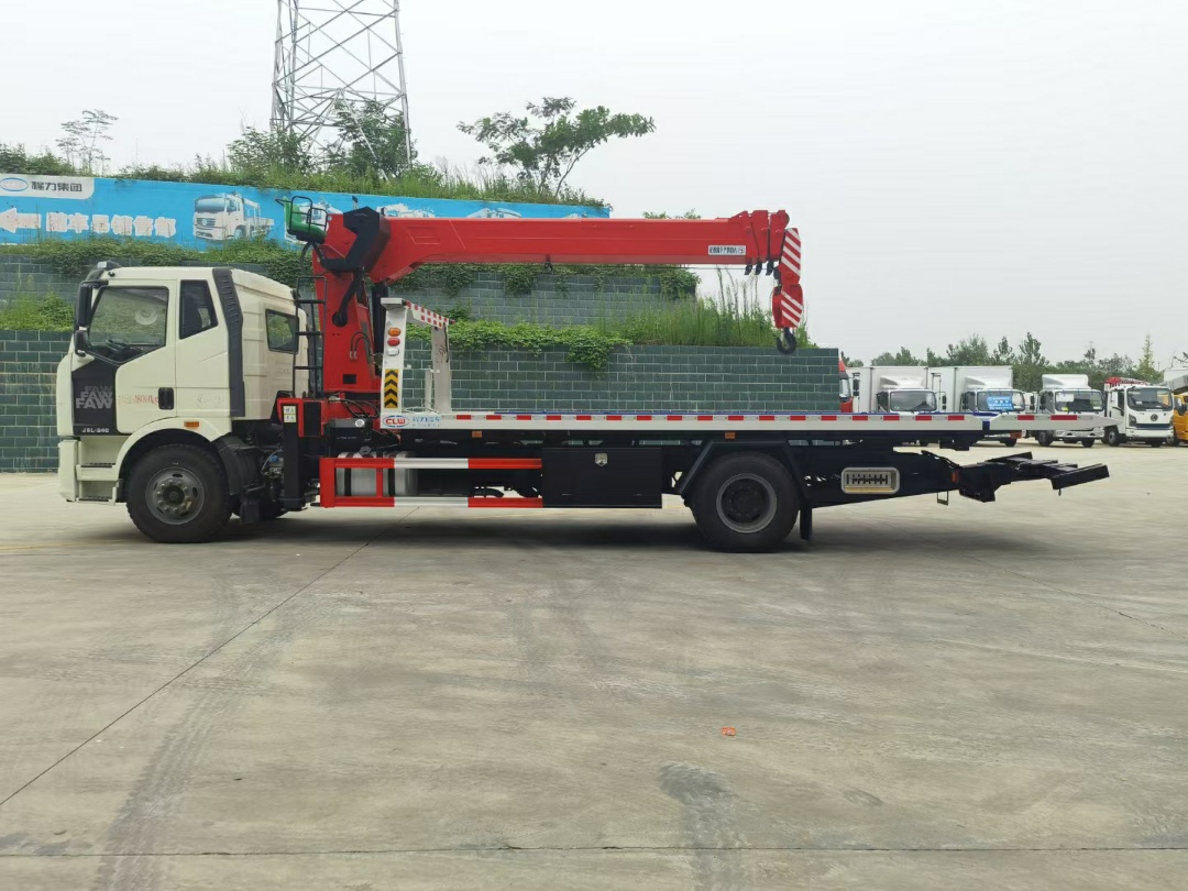 解放帶吊清障車(chē)