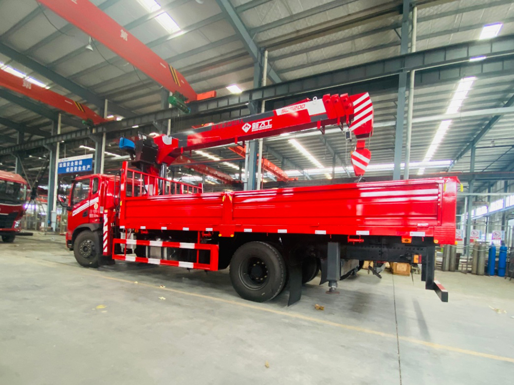 國六東風(fēng)DV3新飛工8噸四節(jié)直臂吊機隨車吊