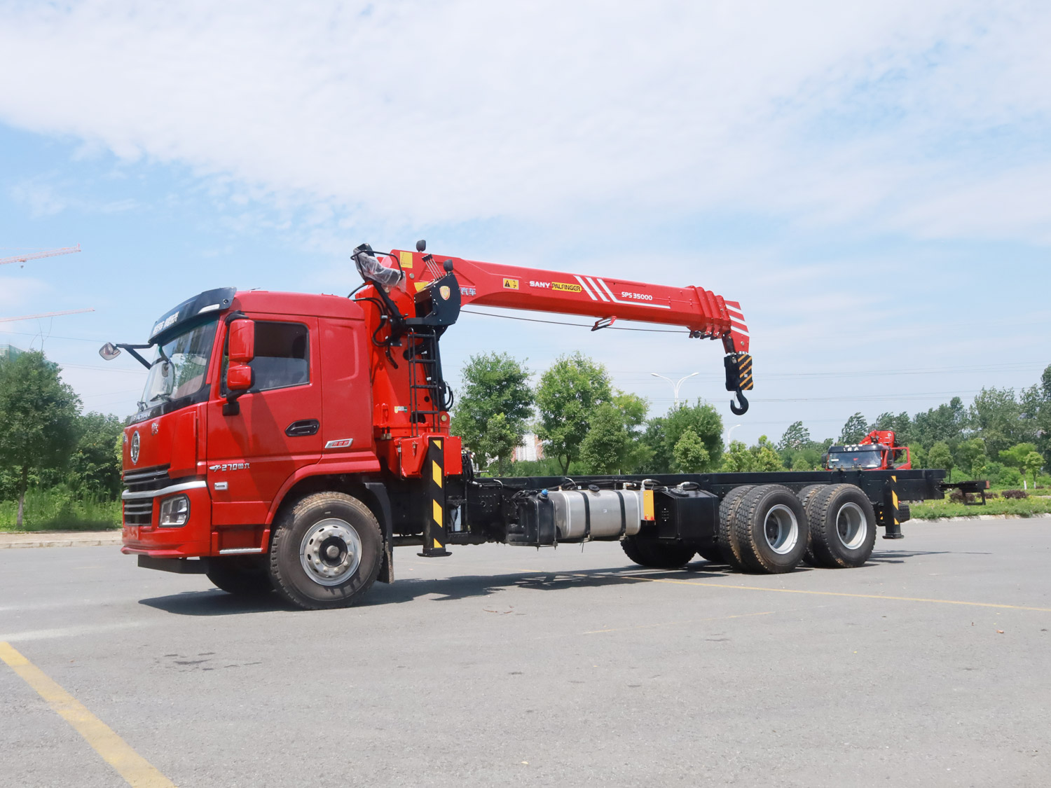 國(guó)六陜汽軒德翼6后雙橋上裝三一14噸直臂式吊機(jī)隨車(chē)吊
