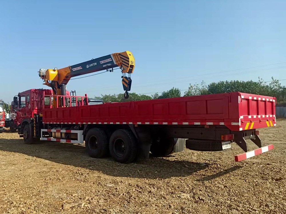 東風華神T5后雙橋駿通12噸四節(jié)臂吊機隨車吊