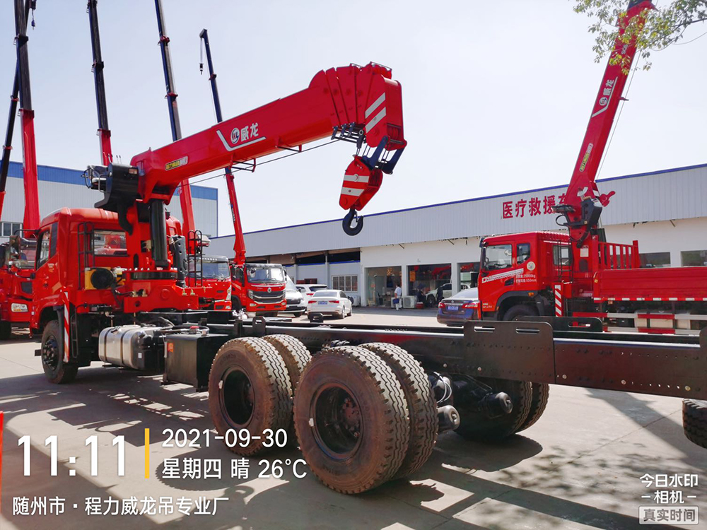 東風(fēng)天錦后八輪威龍12噸 5節(jié)臂吊機