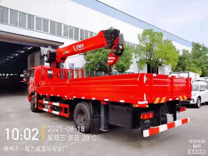 東風暢行D1威龍8噸5節(jié)臂吊機
