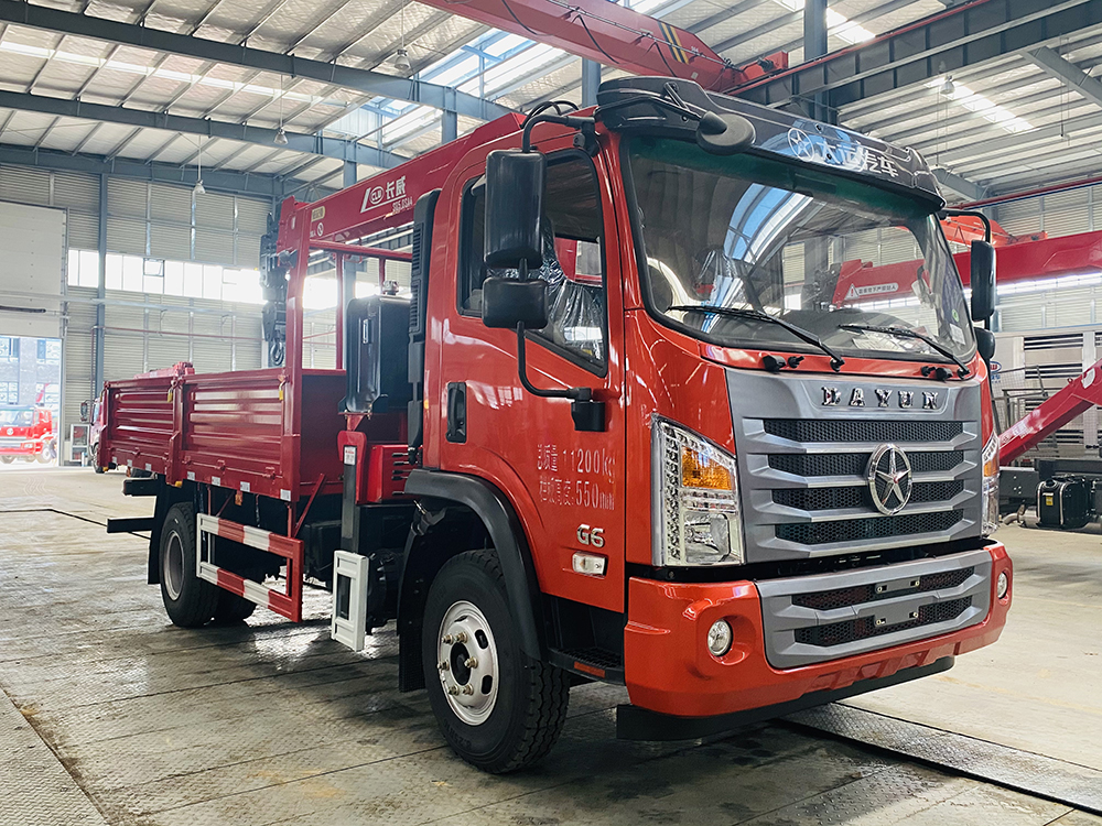 國(guó)六大運(yùn)小黃牌單橋長(zhǎng)威5噸四節(jié)直臂吊機(jī)隨車(chē)吊